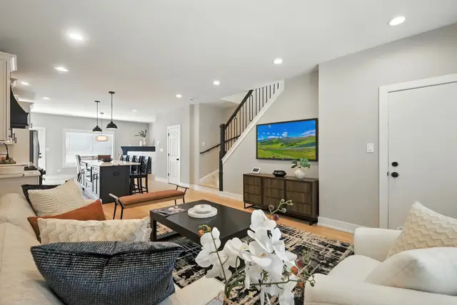 4055 S Ellis Avenue, Chicago, IL 60653 - Image #2