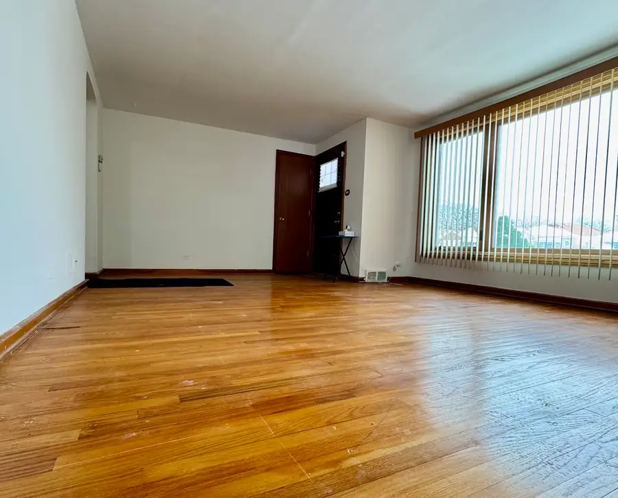 8936 S Oglesby Avenue, Chicago, IL 60617 - Image #2