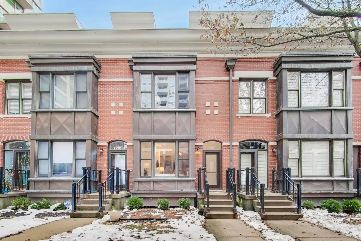 1327 S Indiana Parkway, Chicago, IL 60605 - Image #1