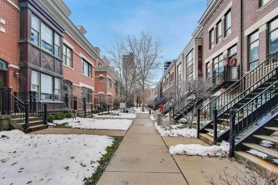 1327 S Indiana Parkway, Chicago, IL 60605 - Image #3