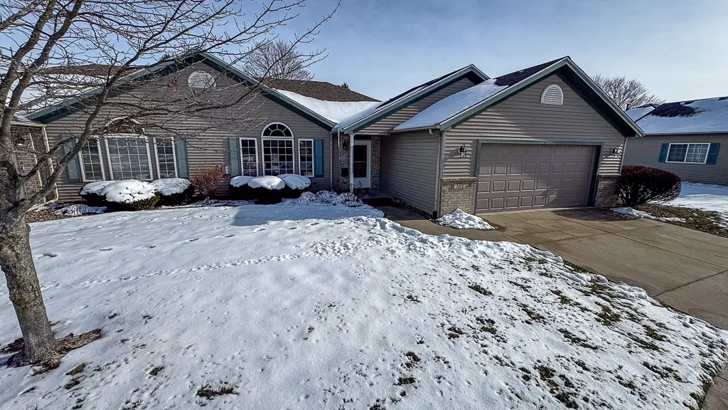 1313 Inglewood Circle, Bloomington, IL 61704 - Image #1