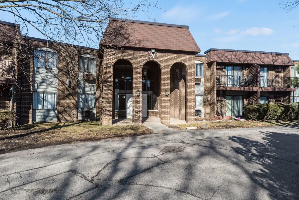 31 Washington Boulevard #105, Mundelein, IL 60060 - Image #1