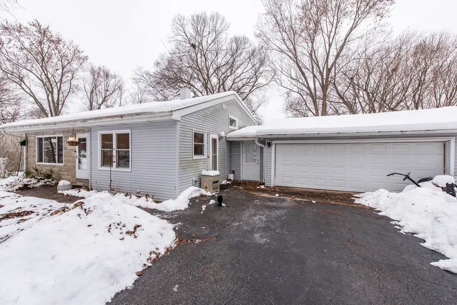 37114 N Shirley Drive, Gurnee, IL 60031 - Image #2