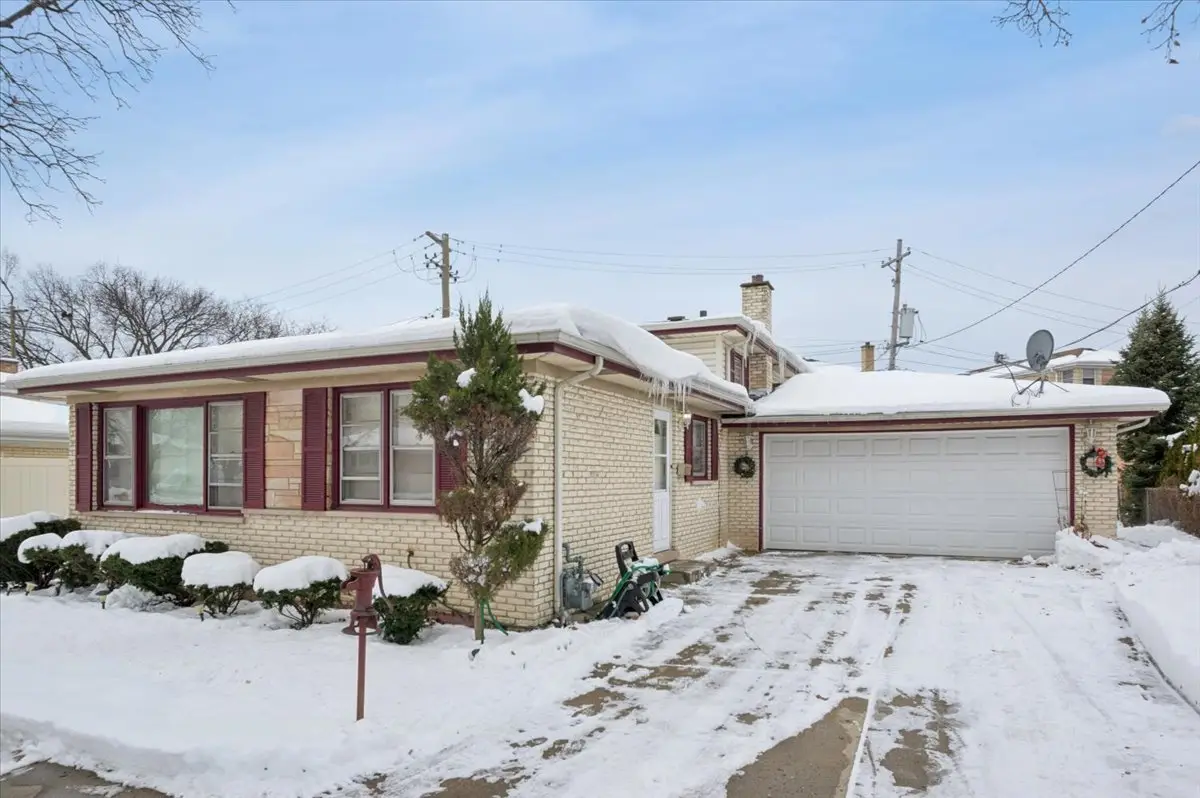 8516 N Ozanam Avenue, Niles, IL 60714 - Image #1