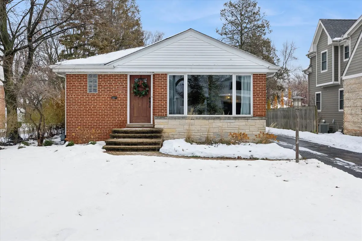 309 N Clinton Avenue, Elmhurst, IL 60126 - Image #1