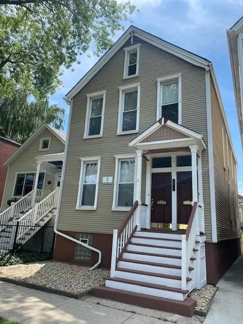 1839 W Henderson Street, Chicago, IL 60657