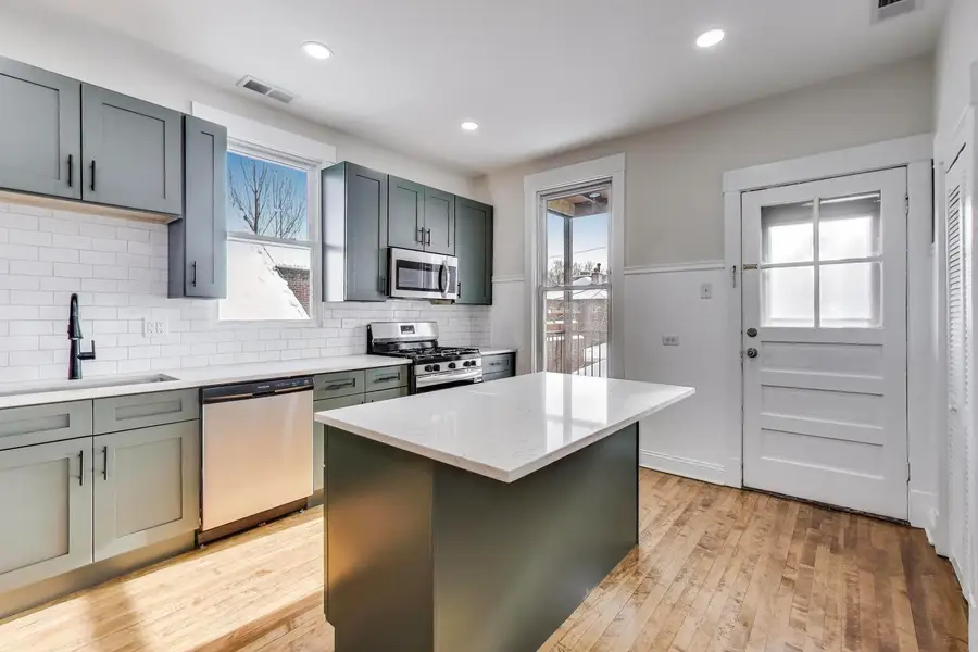 1839 W Henderson Street, Chicago, IL 60657 - Image #3