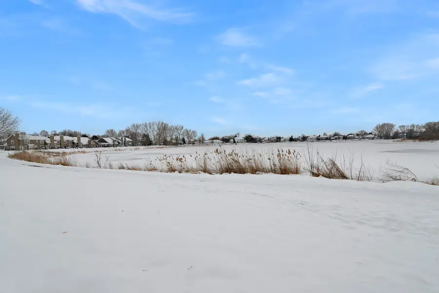 1080 Ridgefield Circle, Carol Stream, IL 60188 - Image #2