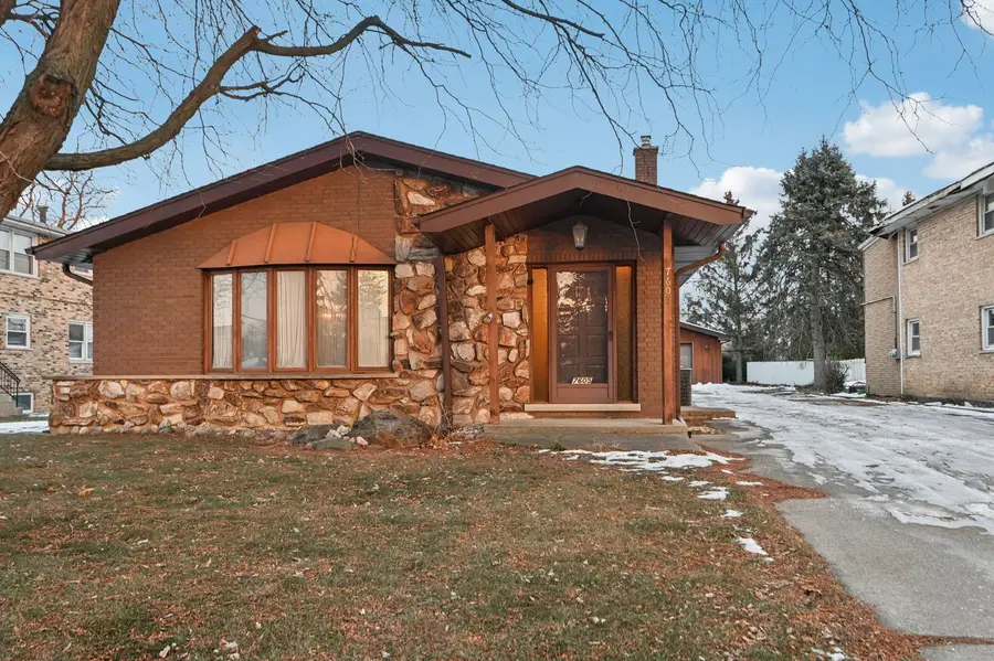 7605 Banks Street, Justice, IL 60458 - Image #2