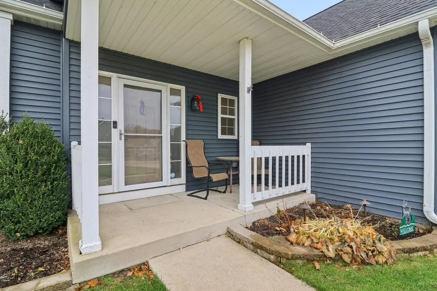 220 S Glenbrook Trail, McHenry, IL 60050 - Image #2