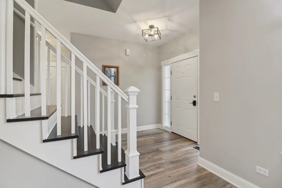 220 S Glenbrook Trail, McHenry, IL 60050 - Image #3