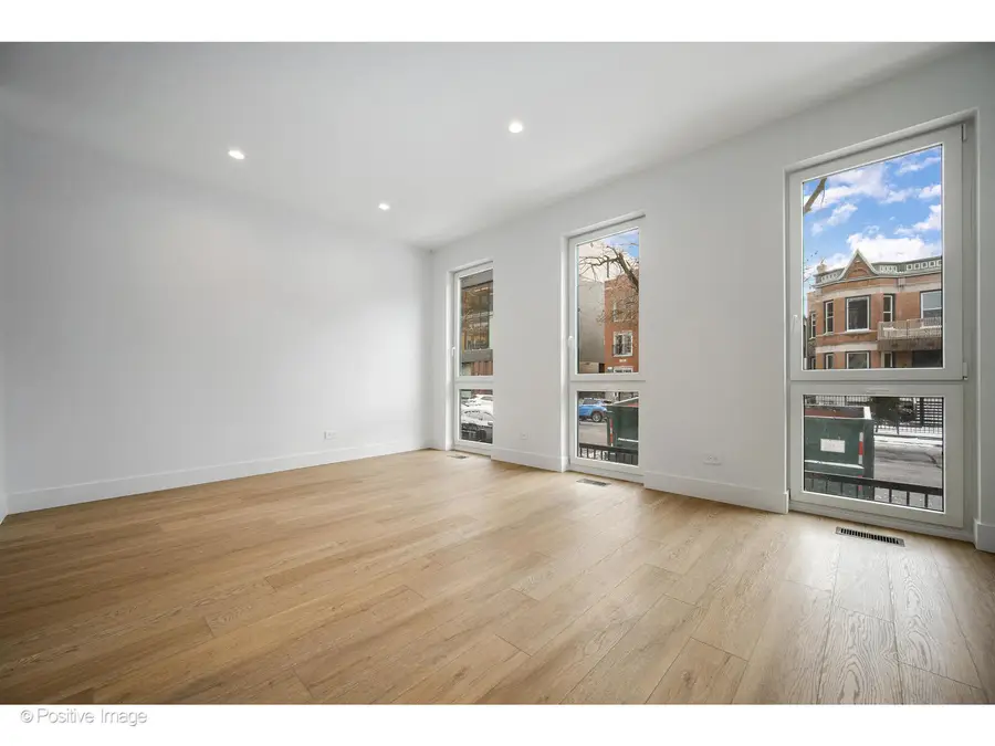 1124 W Addison Street #1, Chicago, IL 60613 - Image #3