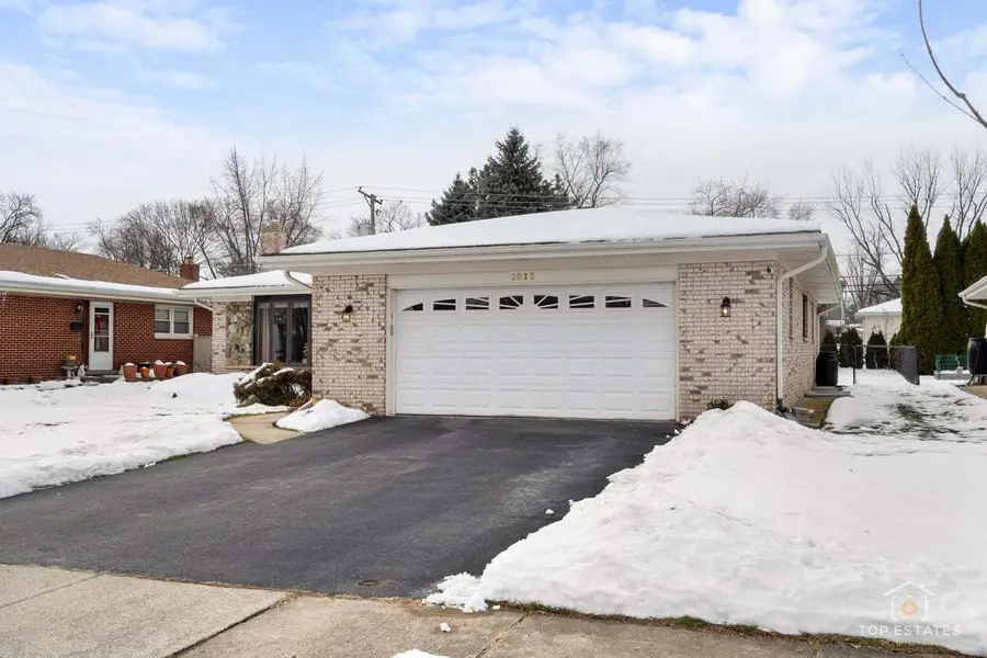 1018 S Beechwood Drive, Mount Prospect, IL 60056 - Image #3