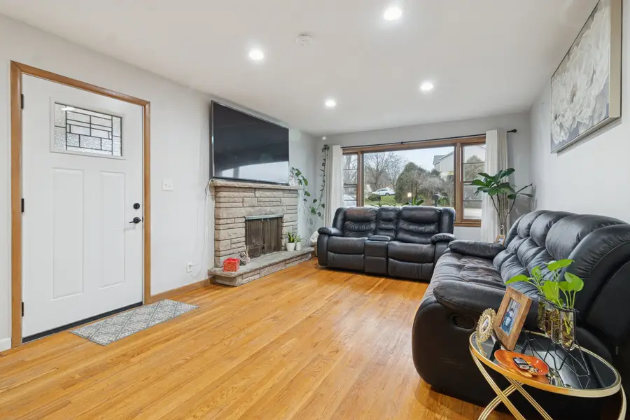 310 Oak Street, North Aurora, IL 60542 - Image #3