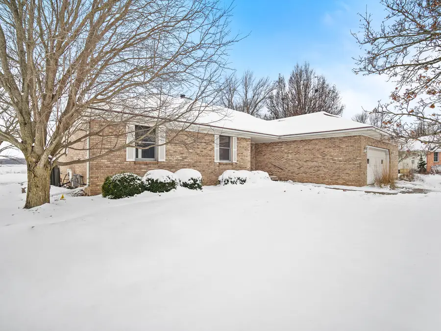 582 Fairway Drive, El Paso, IL 61738 - Image #2