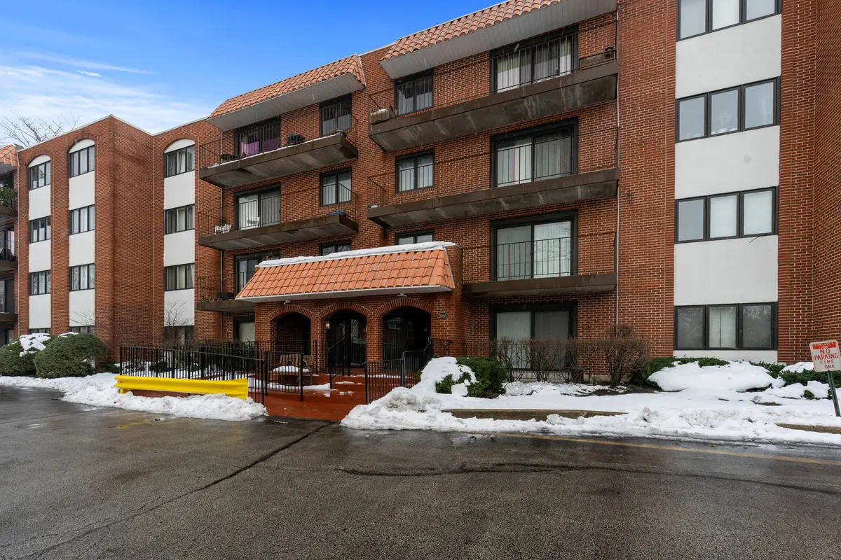 2086 Saint Johns Avenue #306, Highland Park, IL 60035 - Image #1
