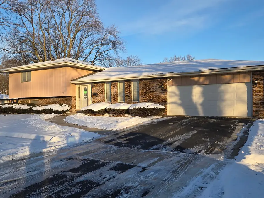 17331 Wausau Court, South Holland, IL 60473 - Image #2