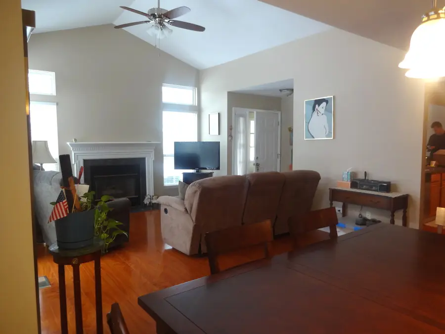 1632 Columbia Circle #4, Bartlett, IL 60103 - Image #3