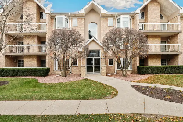 7825 Bristol Park Drive #1C, Tinley Park, IL 60477