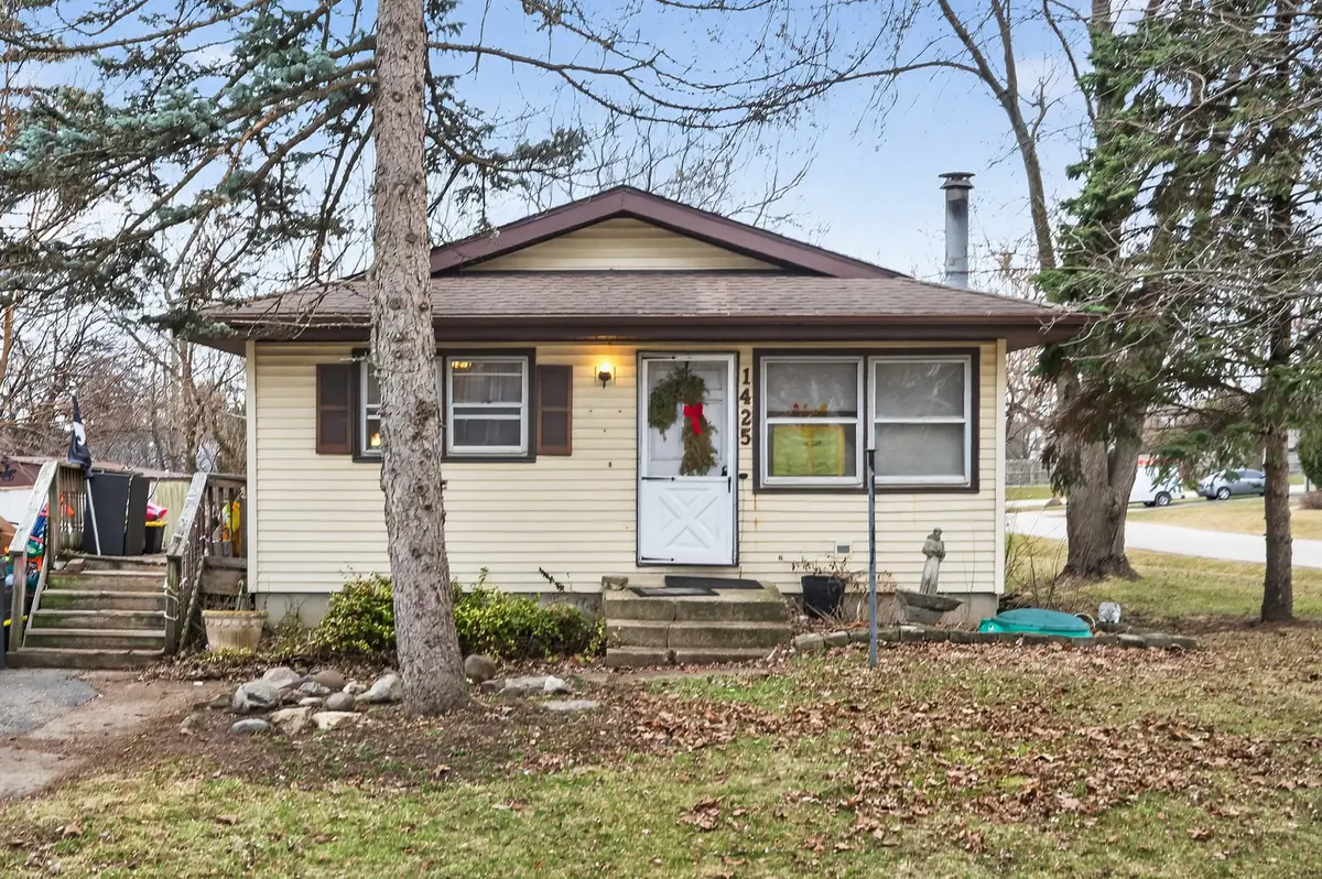 1425 Washington Street, Lake In The Hills, IL 60156 - #1