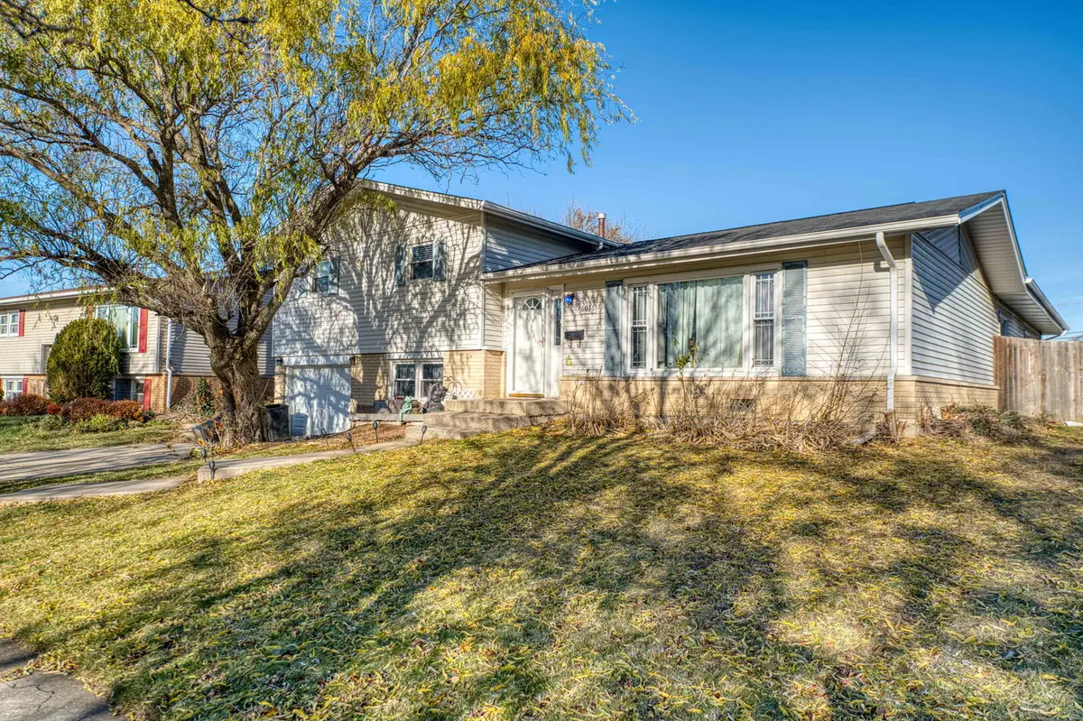 6036 Rob Roy Drive, Oak Forest, IL 60452 - Image #1