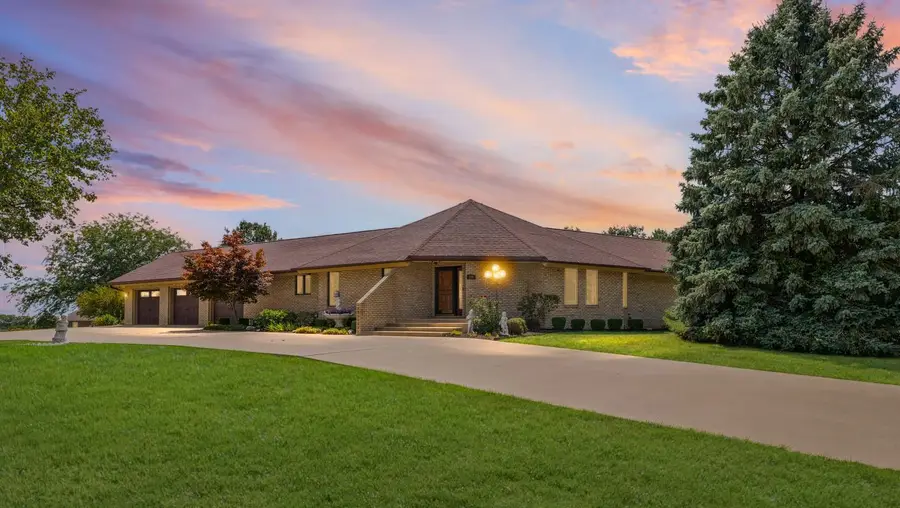 800 Cambridge Drive, Paxton, IL 60957 - Image #2