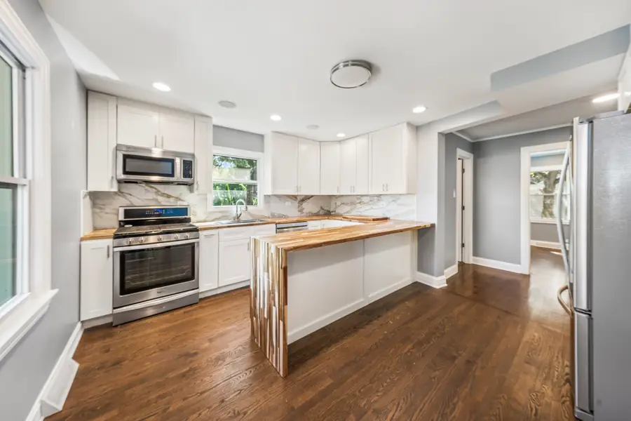 9725 Normandy Avenue, Oak Lawn, IL 60453 - Image #2