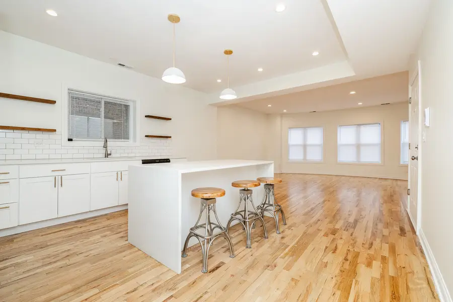 6711 S Paxton Avenue, Chicago, IL 60649 - Image #3