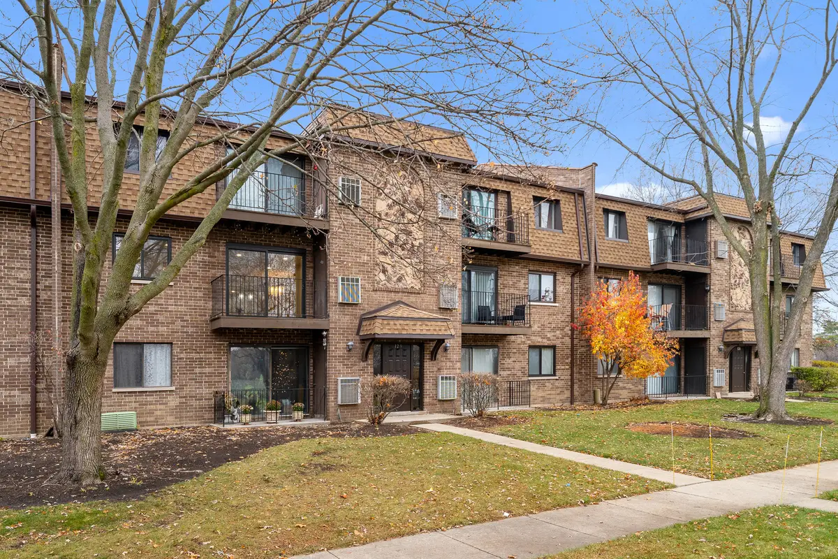 129 W Brandon Court #23, Palatine, IL 60067 - Image #1