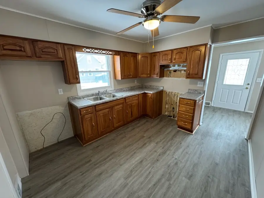 405 Broadway Avenue, Sterling, IL 61081 - Image #2