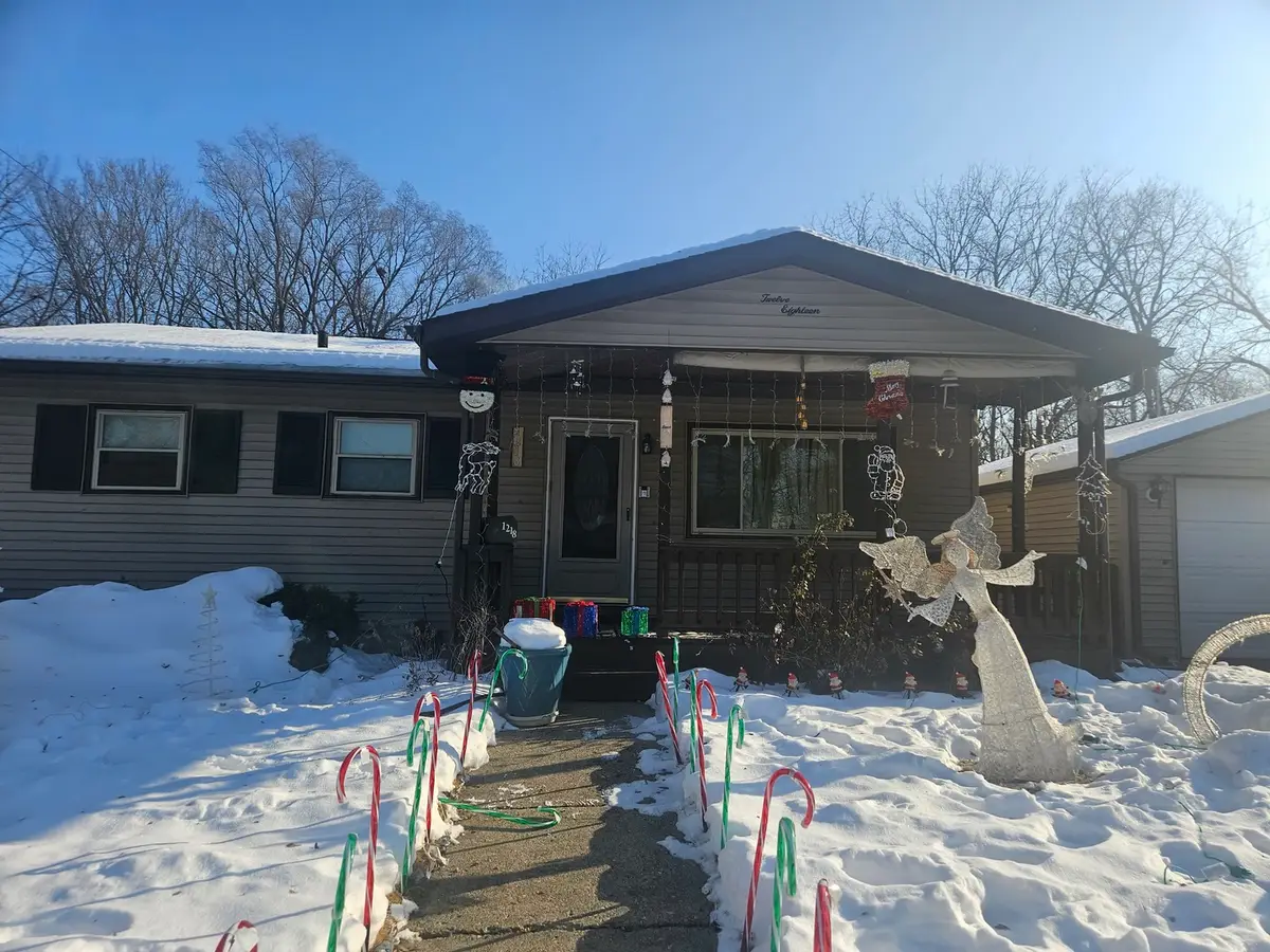 1218 Vienna Boulevard, Dekalb, IL 60115 - Image #1