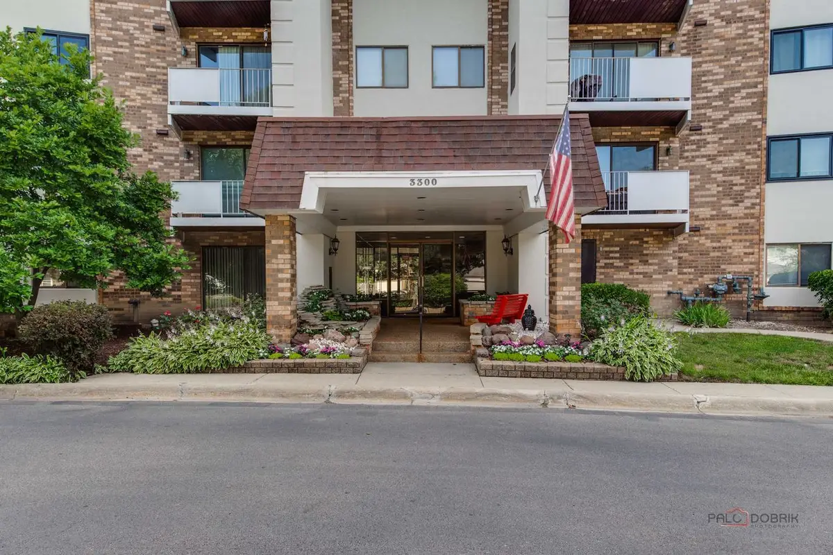 3300 N Carriageway Drive #317, Arlington Heights, IL 60004 - Image #1