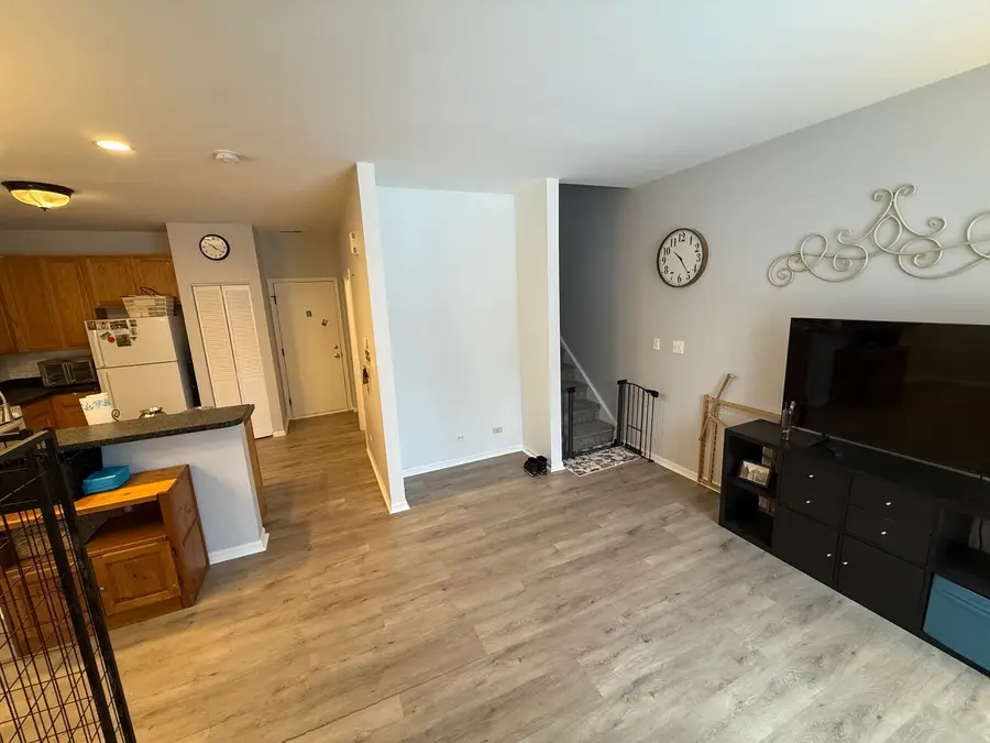 303 Springbrook Trail S, Oswego, IL 60543 - Image #3