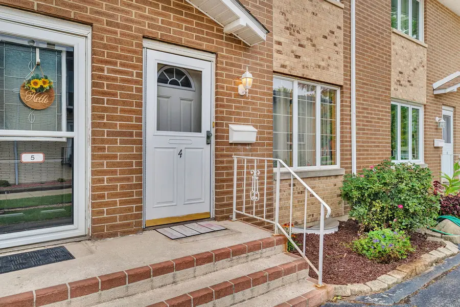 613 E 3rd Street, Lockport, IL 60441 - Image #2