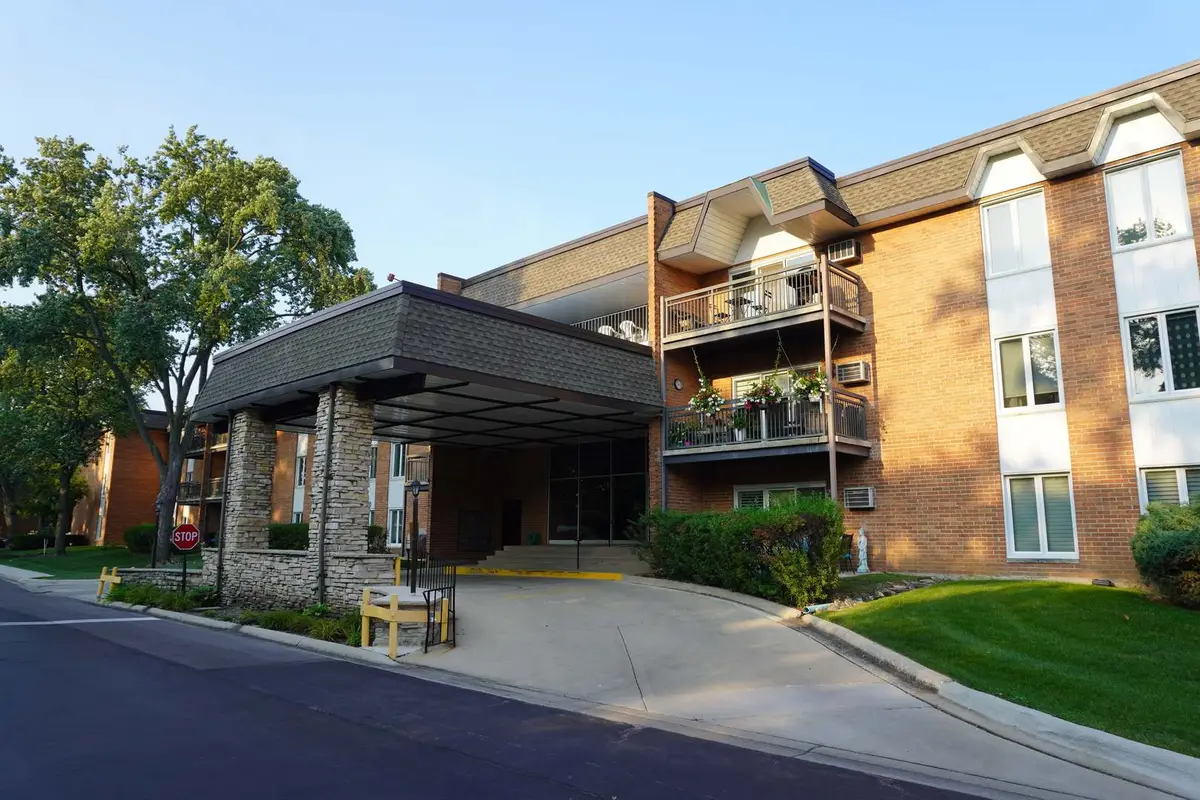 4250 Saratoga Avenue #L305, Downers Grove, IL 60515 - Image #1