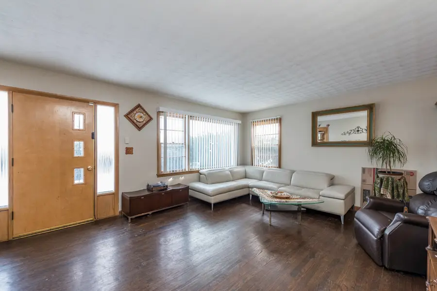 732 Whitney Avenue, Winthrop Harbor, IL 60096 - Image #3