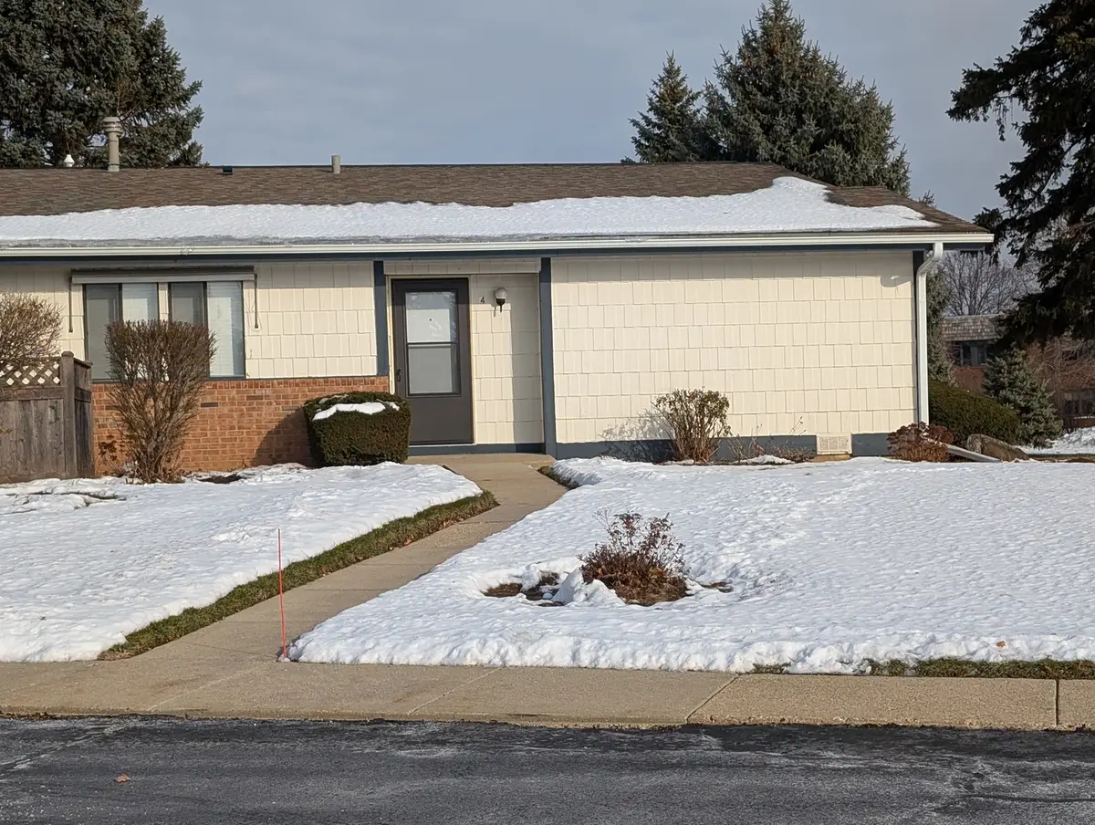 4712 W Oakwood Drive #4, McHenry, IL 60050 - Image #1