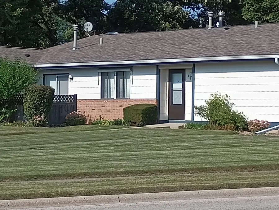 4712 W Oakwood Drive #4, McHenry, IL 60050 - Image #2