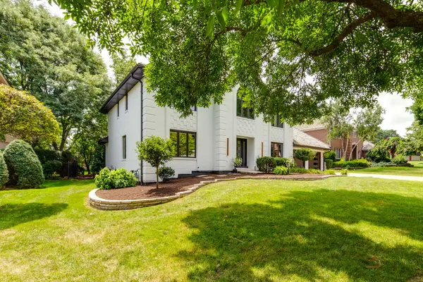 2221 Donegal Drive, Darien, IL 60561