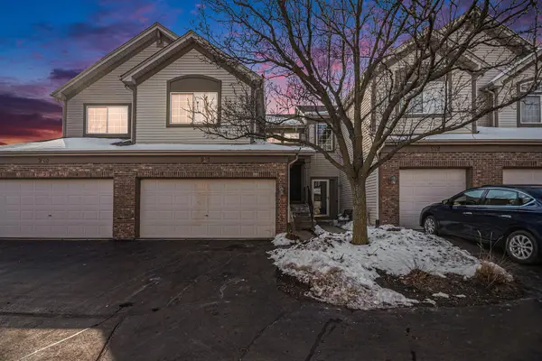 921 Parkhill Circle, Aurora, IL 60502