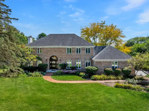 304 Surrey Lane, Lincolnshire, IL 60045