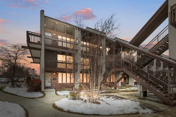 6600 W Wood River Drive #201, Niles, IL 60714