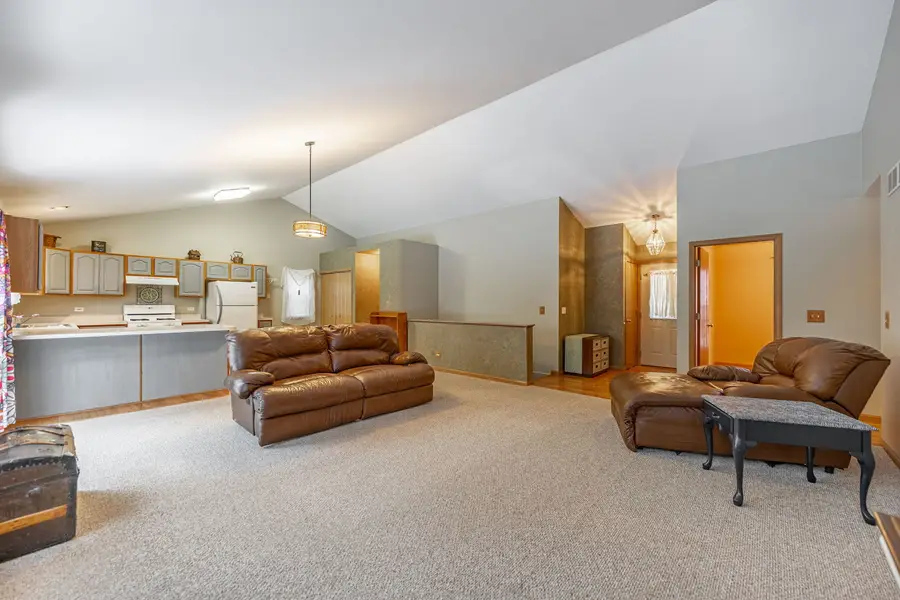 109 Shawnee Lane, Harvard, IL 60033 - Image #3