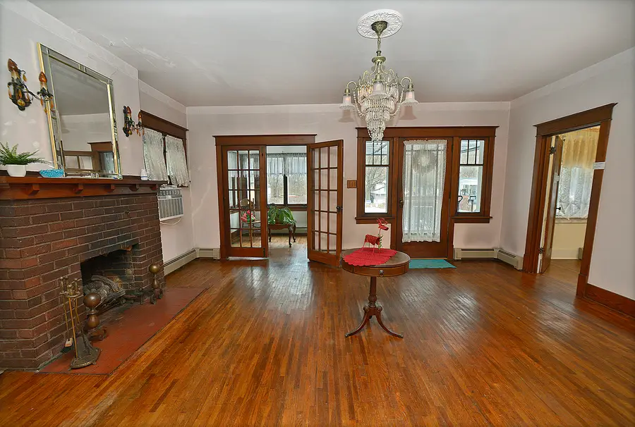 221 E Grove Street, Utica, IL 61373 - Image #2