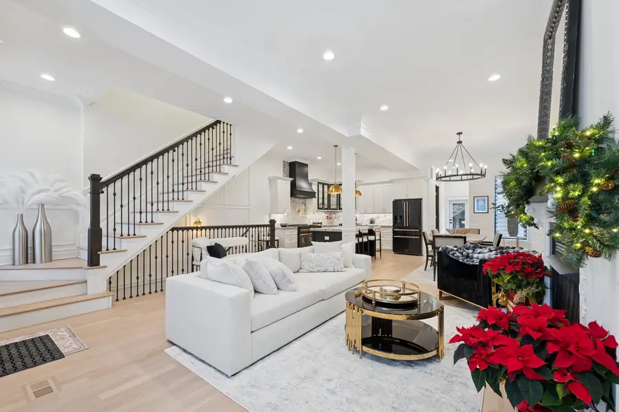 515 E Oakwood Boulevard, Chicago, IL 60653 - Image #2