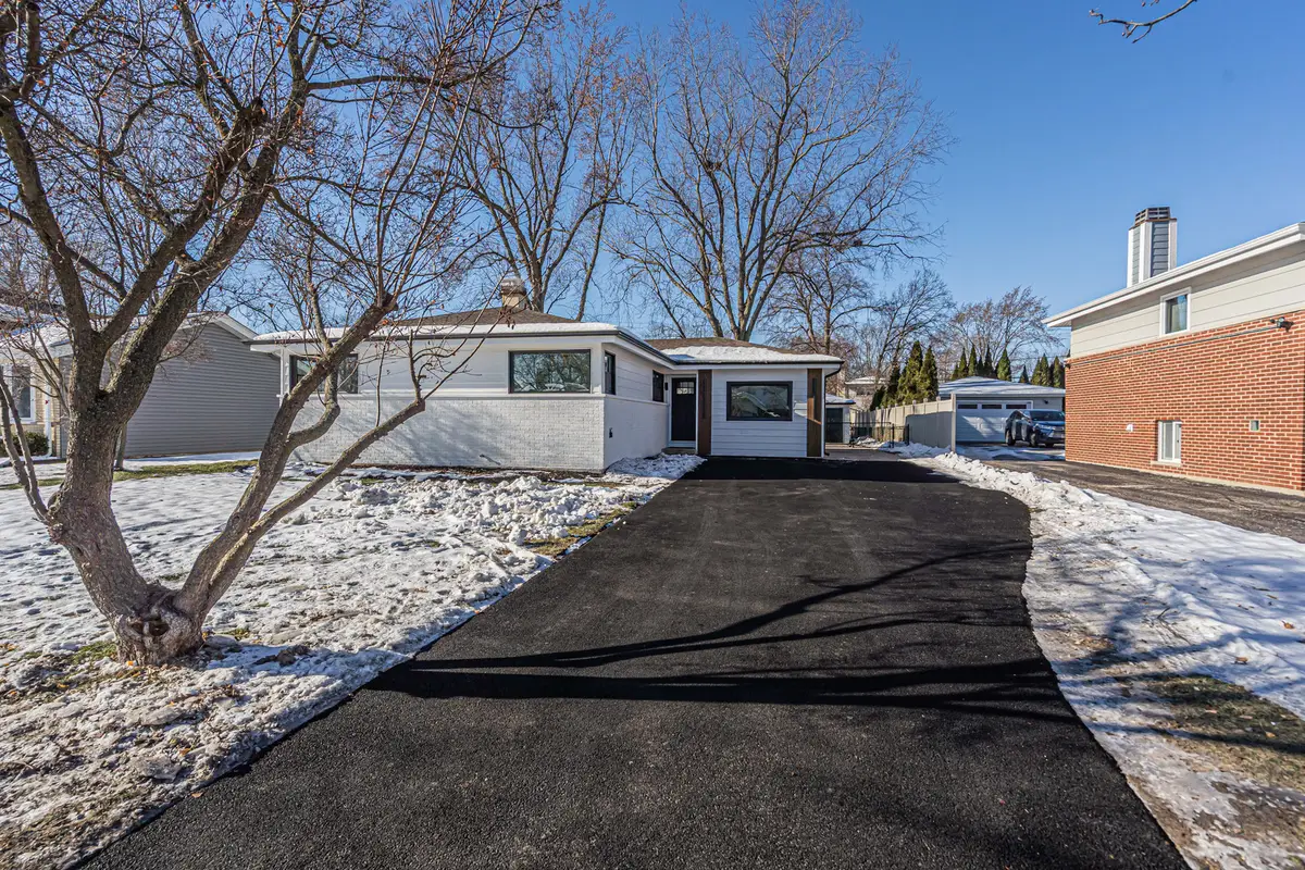 1408 N Burning Bush Lane, Mount Prospect, IL 60056 - Image #1