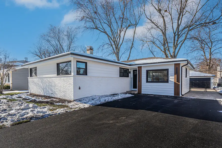1408 N Burning Bush Lane, Mount Prospect, IL 60056 - Image #2