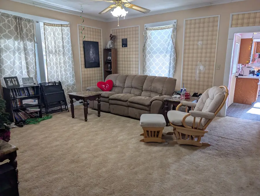 717 W Pleasant Street, Freeport, IL 61032 - Image #2