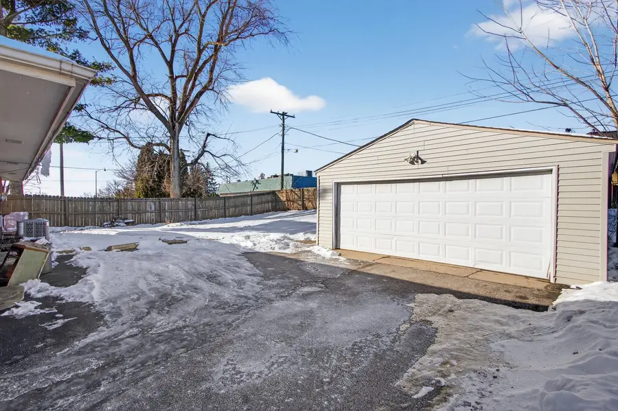 2527 Holmes Street, Rockford, IL 61108 - Image #2