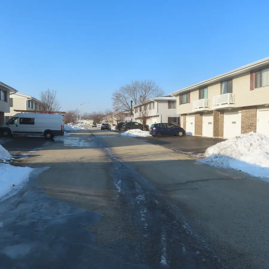 1305 Wakeby Lane #1305, Schaumburg, IL 60193 - Image #2
